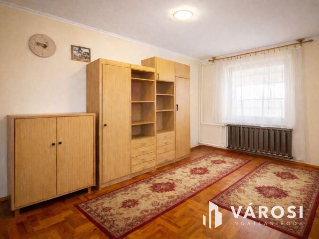 Főút menti birtok állattartásra, 10 hektár földdel