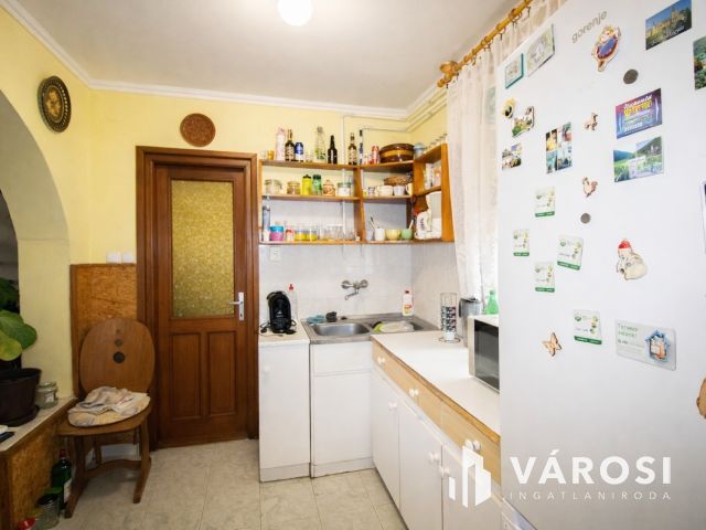 Főút menti birtok állattartásra, 10 hektár földdel