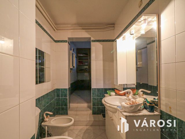 Kétlakásos családi ház Szentes belvárosában