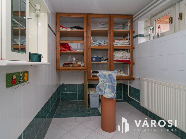 Kétlakásos családi ház Szentes belvárosában