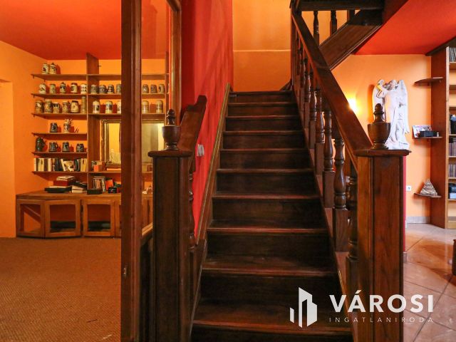 Kétlakásos családi ház Szentes belvárosában