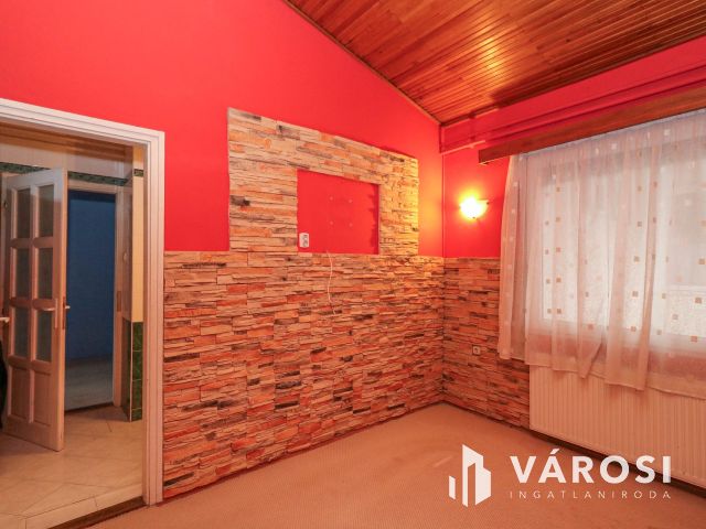 Kétlakásos családi ház Szentes belvárosában