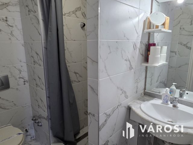 Többféle hasznosításra lakás, kiváló helyen!!-Debrecenben