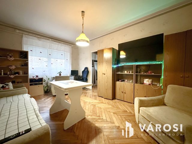 Szerpentin út elején 2. emeleti, 1+1 félszobás lakás eladó!