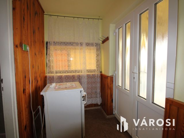 Nyugodt vidéki otthon jó alapokkal