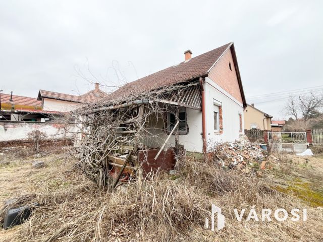 Felújítás alatt lévő családi ház Rákoscsabán!