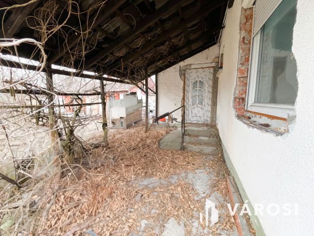 Felújítás alatt lévő családi ház Rákoscsabán!