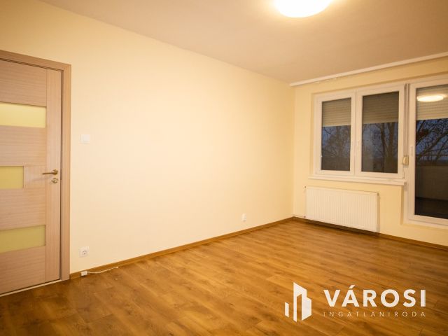 Azonnal költözhető, felújított, belvárosi lakás