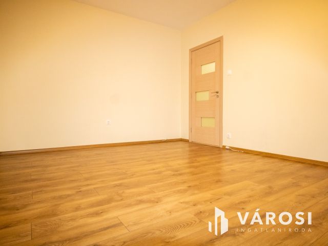 Azonnal költözhető, felújított, belvárosi lakás