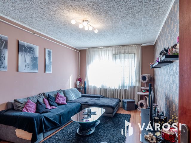 Patent lakás a lugasban