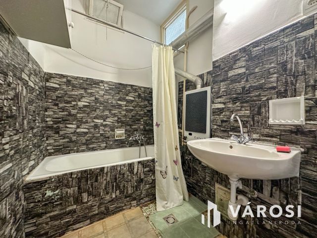 Belváros közelében 3 szobás lakás eladó!