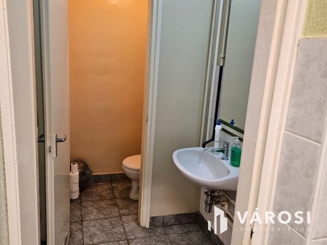 Debrecen Újkertben Nagyon Jó Üzlethelyiség Eladó!