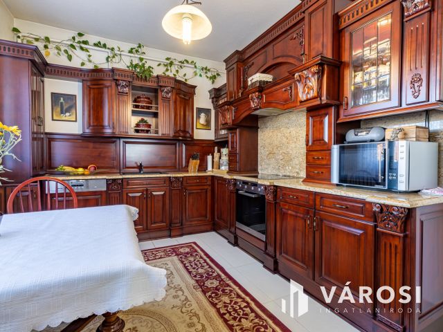 Turai kastély mellett, 4 szoba, nappalis családi ház eladó