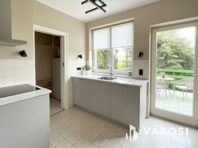 Kétgenerációs családi ház , sok lehetőséggel