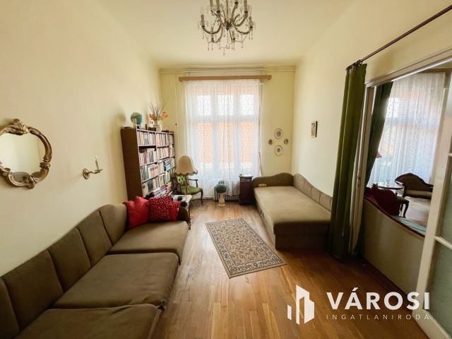 Erkélyes lakás a Rákóczi úton!