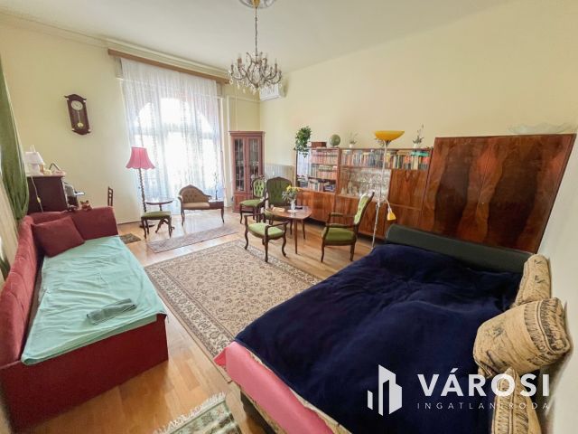 Erkélyes lakás a Rákóczi úton!