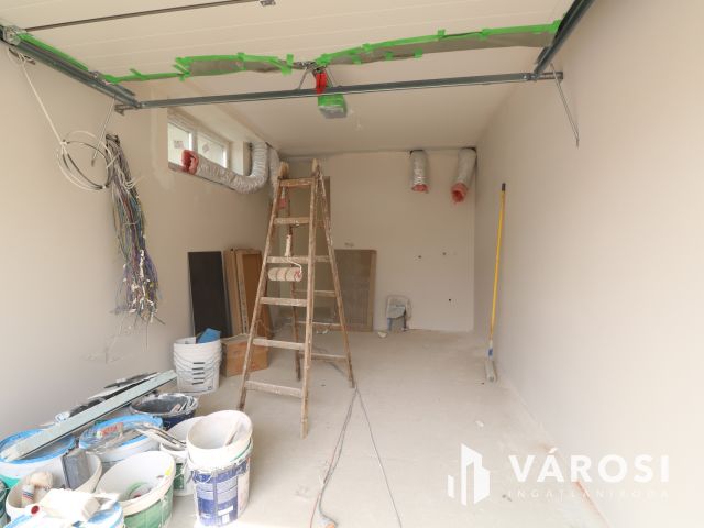 Baktói ikerház,minőségi kulcsrakész kivitelben.