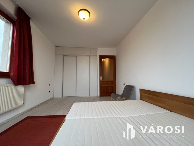 Debreceni Klasszikus Stílusú Impozáns Ingatlan Eladó!