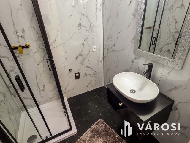 Befektetésnek ideális lakás a 6. kerület szívében