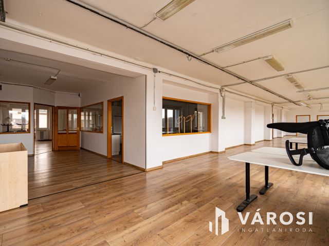 Eladó Ipari ingatlan Komlón