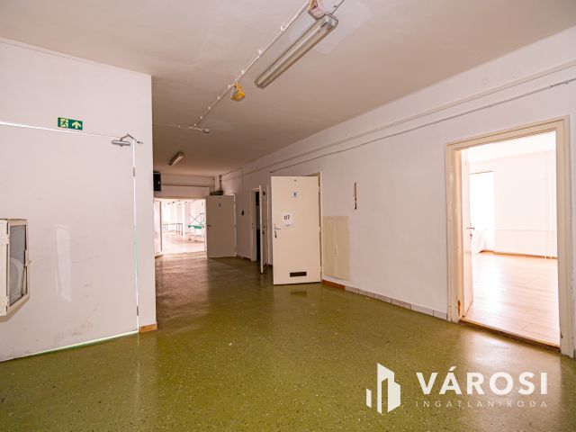 Eladó Ipari ingatlan Komlón