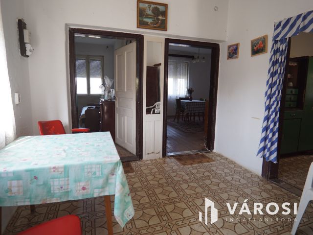 Természetközeli, szomszédmentes családi ház Bucsután!