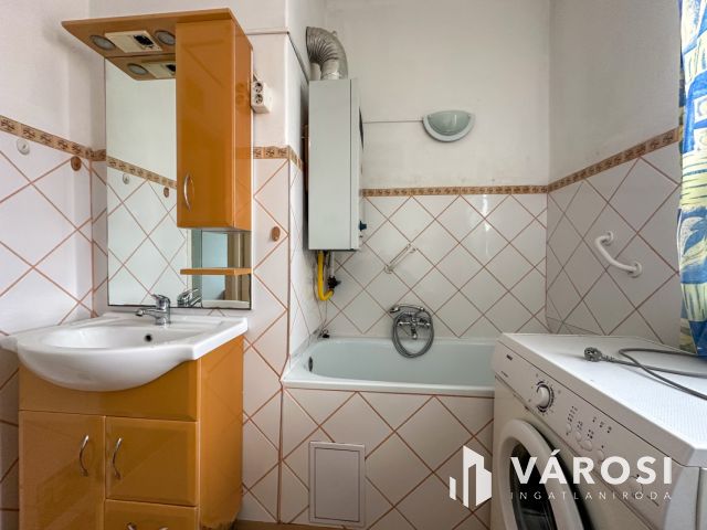 Munkás úton 2 szobás, erkélyes lakás eladó!