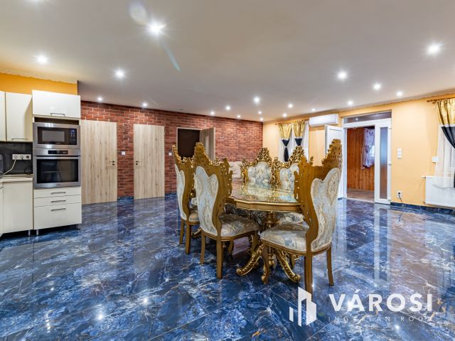 Teljesen újjáépített családi ház Zsámbokon eladó