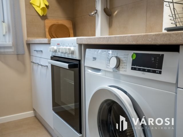 Belvárosi, prémium, liftes lakás kiadó a másodikon