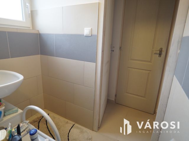 Fonyódligeten, felújított kis Nyaraló