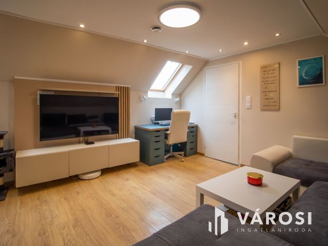 Két lakrészes 5 szobás házrész, saját kertrésszel