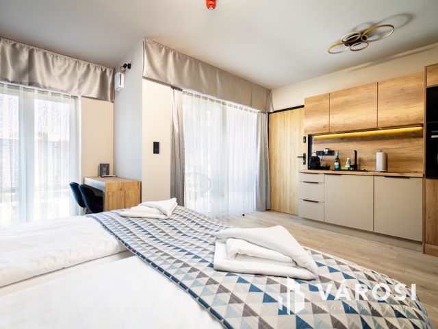 Balatonföldváron erkélyes garzonlakás, 100 méter a Balaton