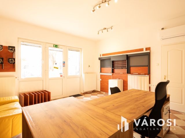 Alsóvárosban szuper kis iroda eladó