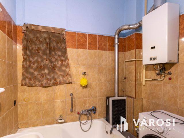 Tágas, alakítható lakás a Boráros tér szomszédságában