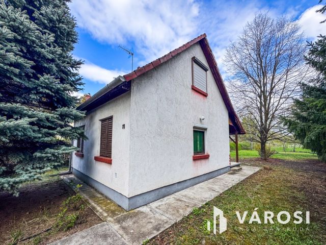 Két telek, egy nyaraló és sok-sok gyümölcsfa Szanazugban