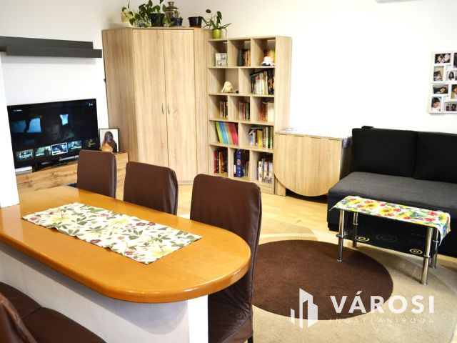 1,5 szoba+erkély! Szép panel lakás a Cholnokyn!