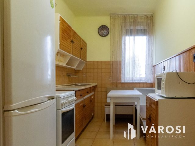 4.emeleti, erkélyes, azonnal kiadható, felújított lakás