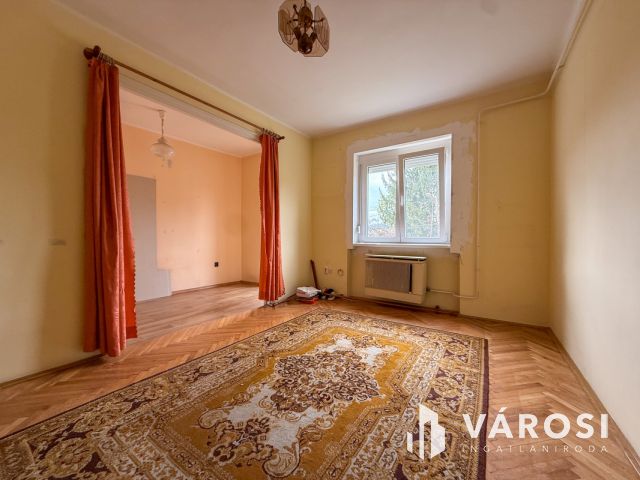 Első emeleti, erkélyes lakás eladó!