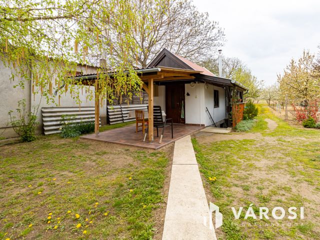 Művelés alól kivont zártkert, Szentmártonkátán eladó