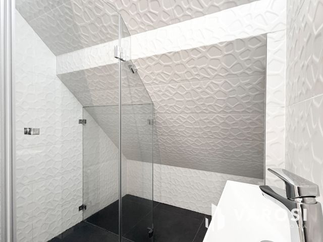 3 szobás dupla erkélyes 2020-ban épült lakás autóbeállóval