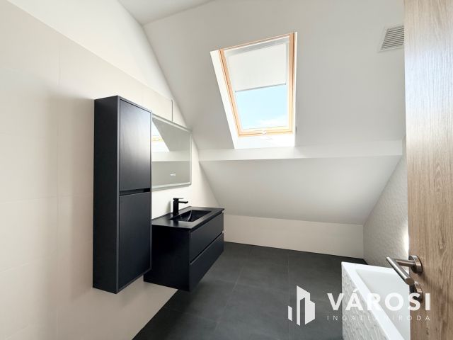 3 szobás dupla erkélyes 2020-ban épült lakás autóbeállóval