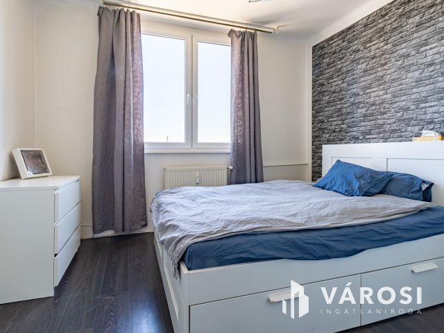 Ecseri úti metrónál, csúsztatott zsalus,erkélyes lakás eladó