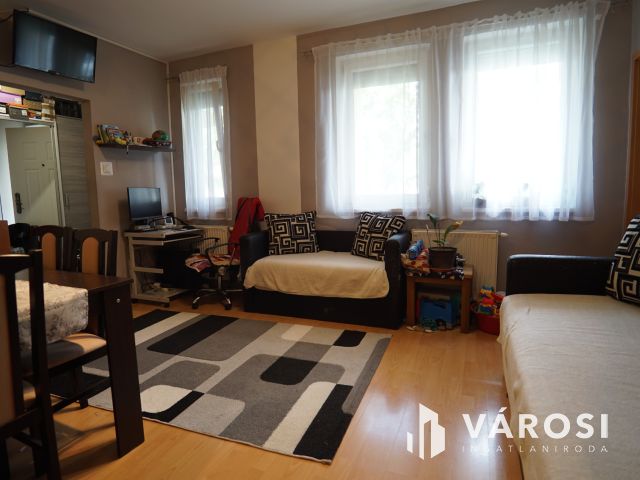 Északkeleti városrészben, földszinti eladó lakás!