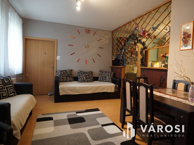 Északkeleti városrészben, földszinti eladó lakás!