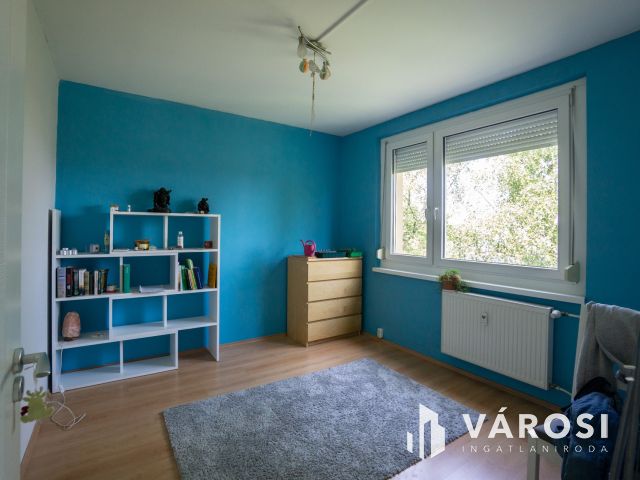 3 szobás, erkélyes panel Nádorvárosban