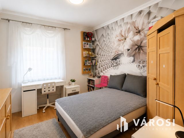 KIVÉTELES LEHETŐSÉG A FÉSZEK LAKÓPARKBAN – IKERHÁZ ELADÓ!