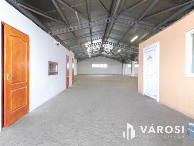 800 m2-es raktár irodablokkal M0 lehajtótól 3 km-re